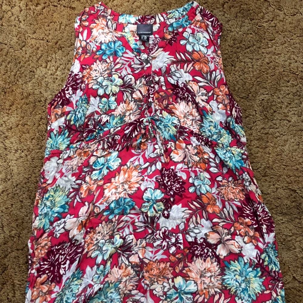 Sleeveless Maternity Top; size XL